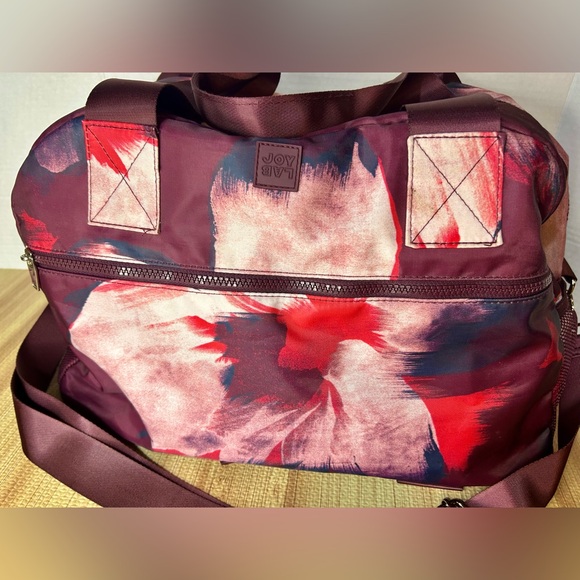 Joy Lab Weekender Duffle Bag Burgundy Print Gym Yoga Travel Overnight - Picture 2 of 11